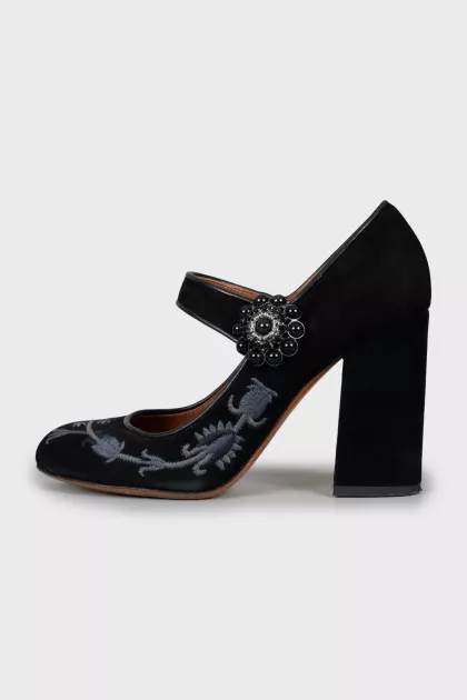 Suede shoes with floral embroidery
