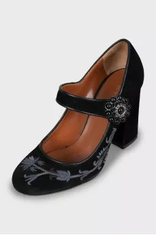 Suede shoes with floral embroidery