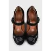 Suede shoes with floral embroidery