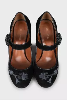 Suede shoes with floral embroidery