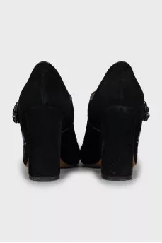 Suede shoes with floral embroidery