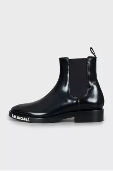 Chelsea boots with logo on the sole