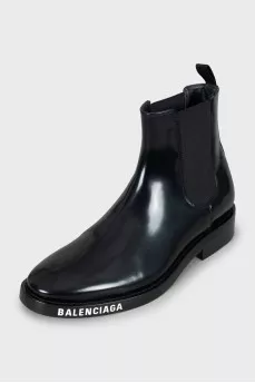 Chelsea boots with logo on the sole