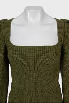 Green sweater with voluminous sleeves