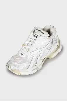 Runner sneakers