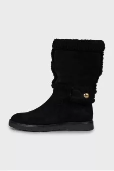 Insulated boots with gold fittings