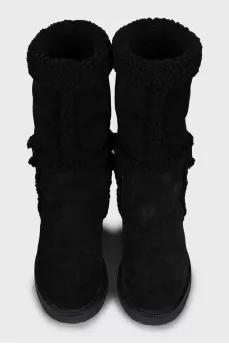 Insulated boots with gold fittings