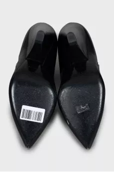 Black leather ankle boots with zip