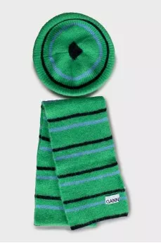 Set of beret and scarf with tag