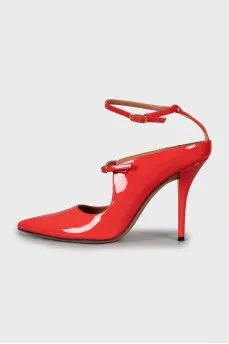 Patent leather strappy shoes