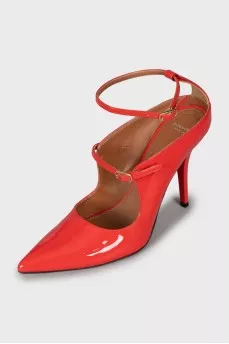 Patent leather strappy shoes