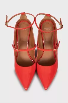 Patent leather strappy shoes