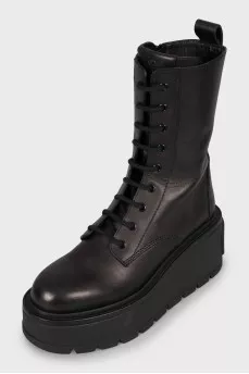 Boots with a massive sole and laces