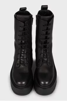 Boots with a massive sole and laces