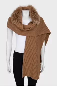 Knitted cape with fur trim