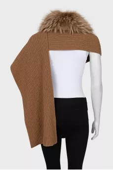 Knitted cape with fur trim