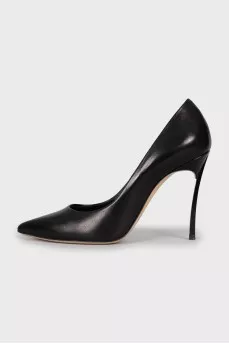 Leather shoes with metal heels