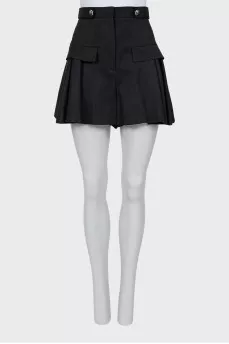 Fitted wool shorts