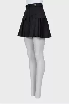 Fitted wool shorts