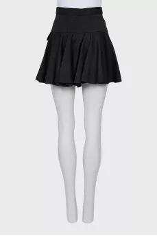 Fitted wool shorts