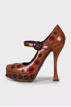 Brown shoes with leather decor