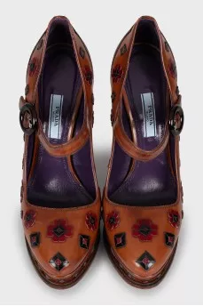 Brown shoes with leather decor