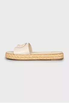 Leather flip flops with raffia soles