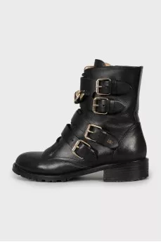 Leather boots with gold chain
