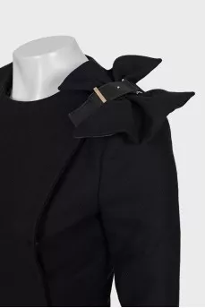 Fitted jacket with shoulder decoration
