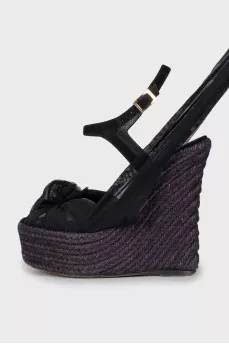 Wedge sandals decorated with mesh