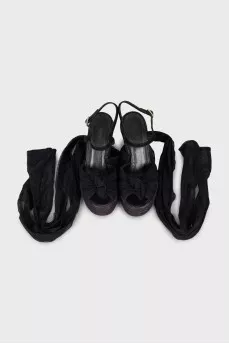 Wedge sandals decorated with mesh