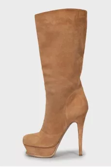 Suede boots with high soles