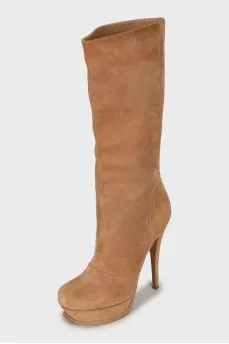 Suede boots with high soles