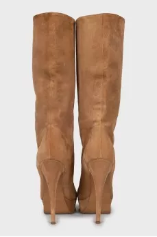 Suede boots with high soles