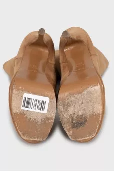 Suede boots with high soles