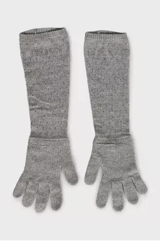 Long gloves of gray color