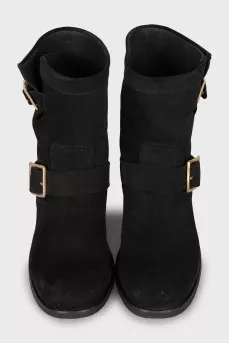 Suede boots decorated with buckles