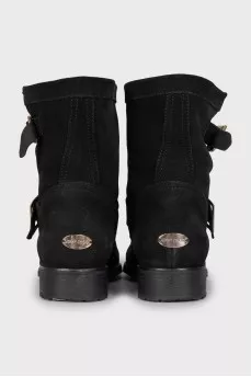 Suede boots decorated with buckles