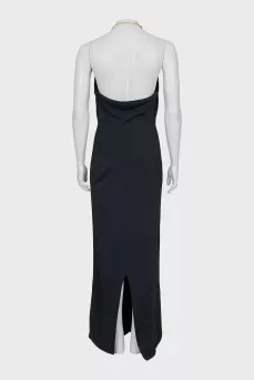 Maxi dress decorated with a gold chain