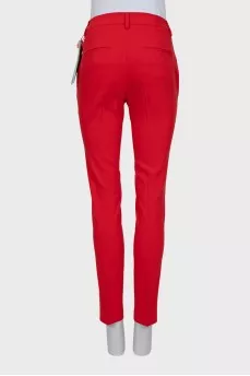 Classic red trousers with tag