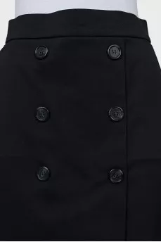 Skirt with asymmetrical hem