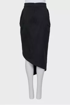Skirt with asymmetrical hem