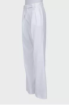 White trousers with arrows
