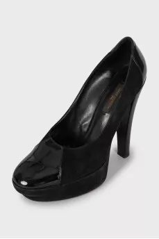 Suede shoes with leather inserts