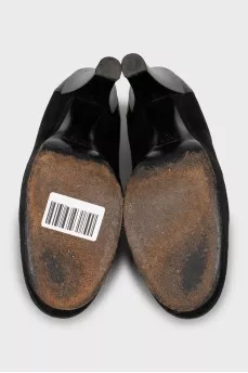 Suede shoes with leather inserts