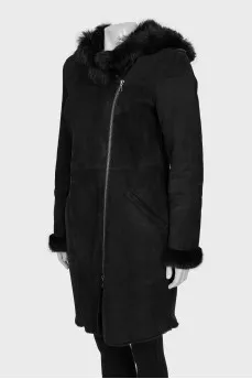 Leather sheepskin coat with oblique fastening