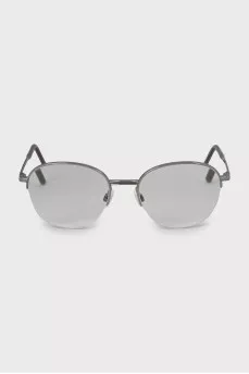 Glasses with metal frames