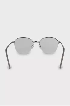 Glasses with metal frames