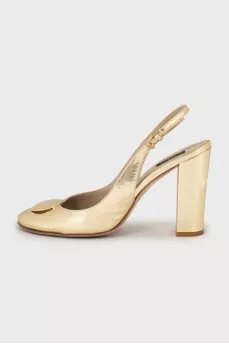 Leather shoes in gold color