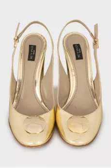 Leather shoes in gold color